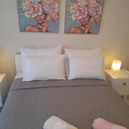 Zozi's N Moudania Apartamento